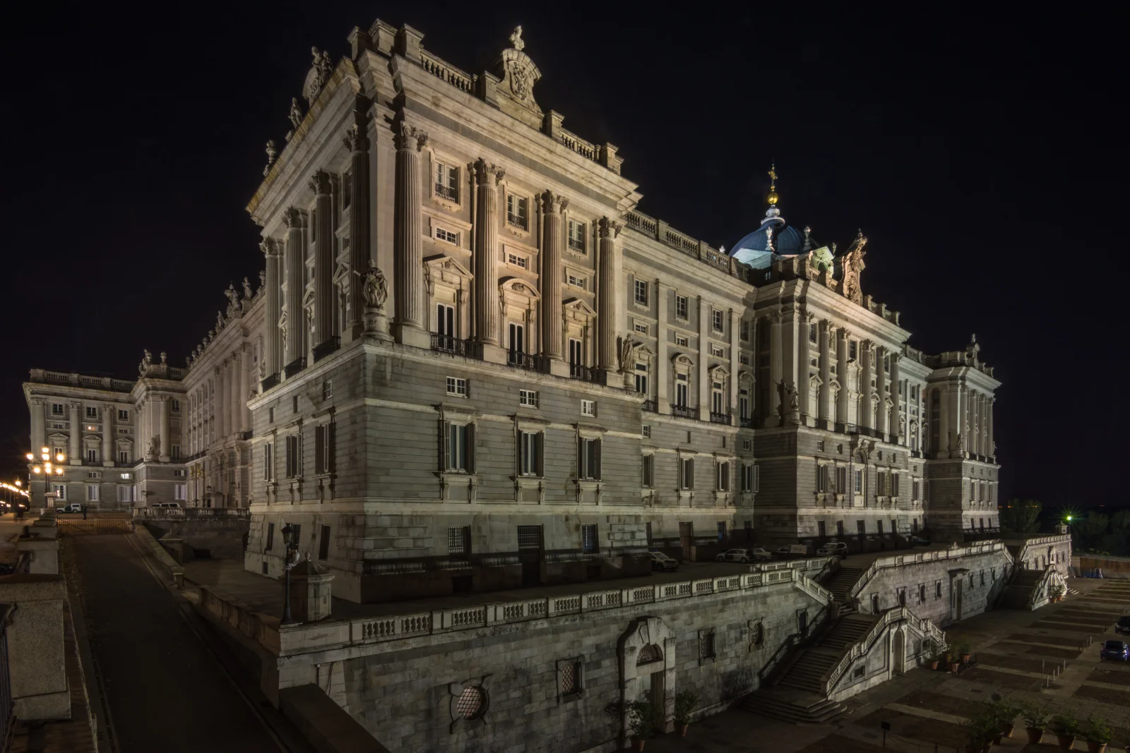 night-view-of-royal-palace-of-madrid-madrid-spa-2026-03-26-10-41-59-utc